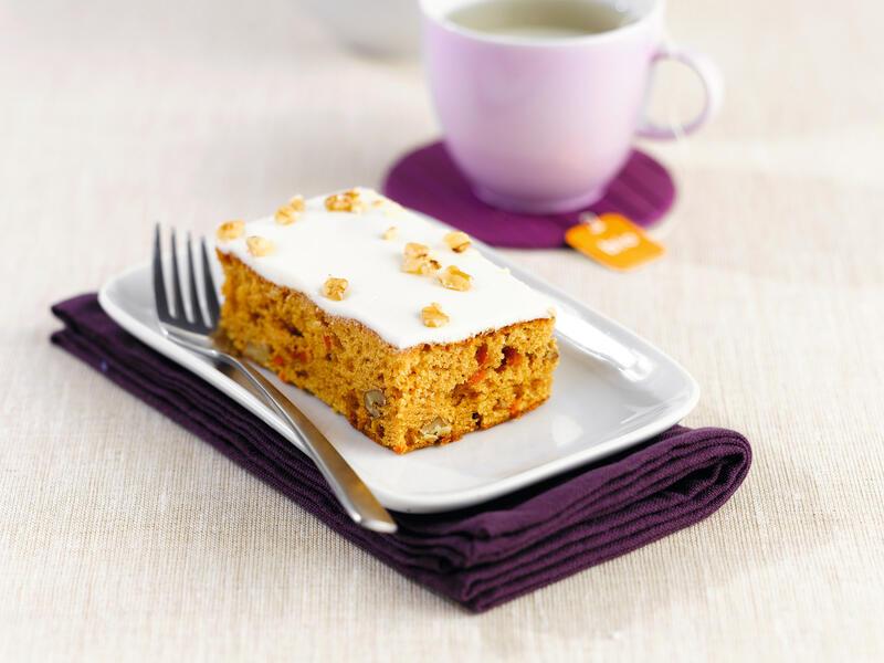 CARROT AND WALNUT CAKE (21P)